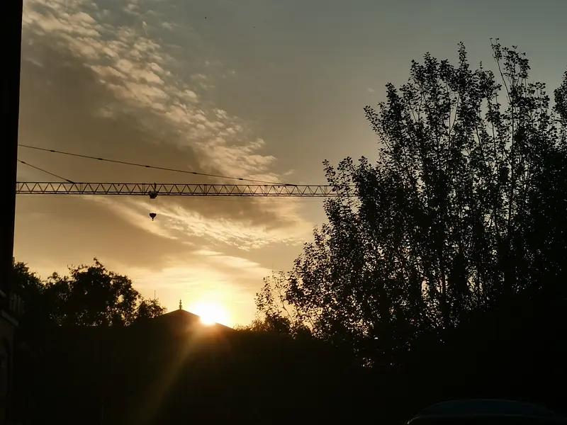 这几年我悟出不少人生道理。曾经我追求“完美”，像个上了发条的机器，工作上容不得半