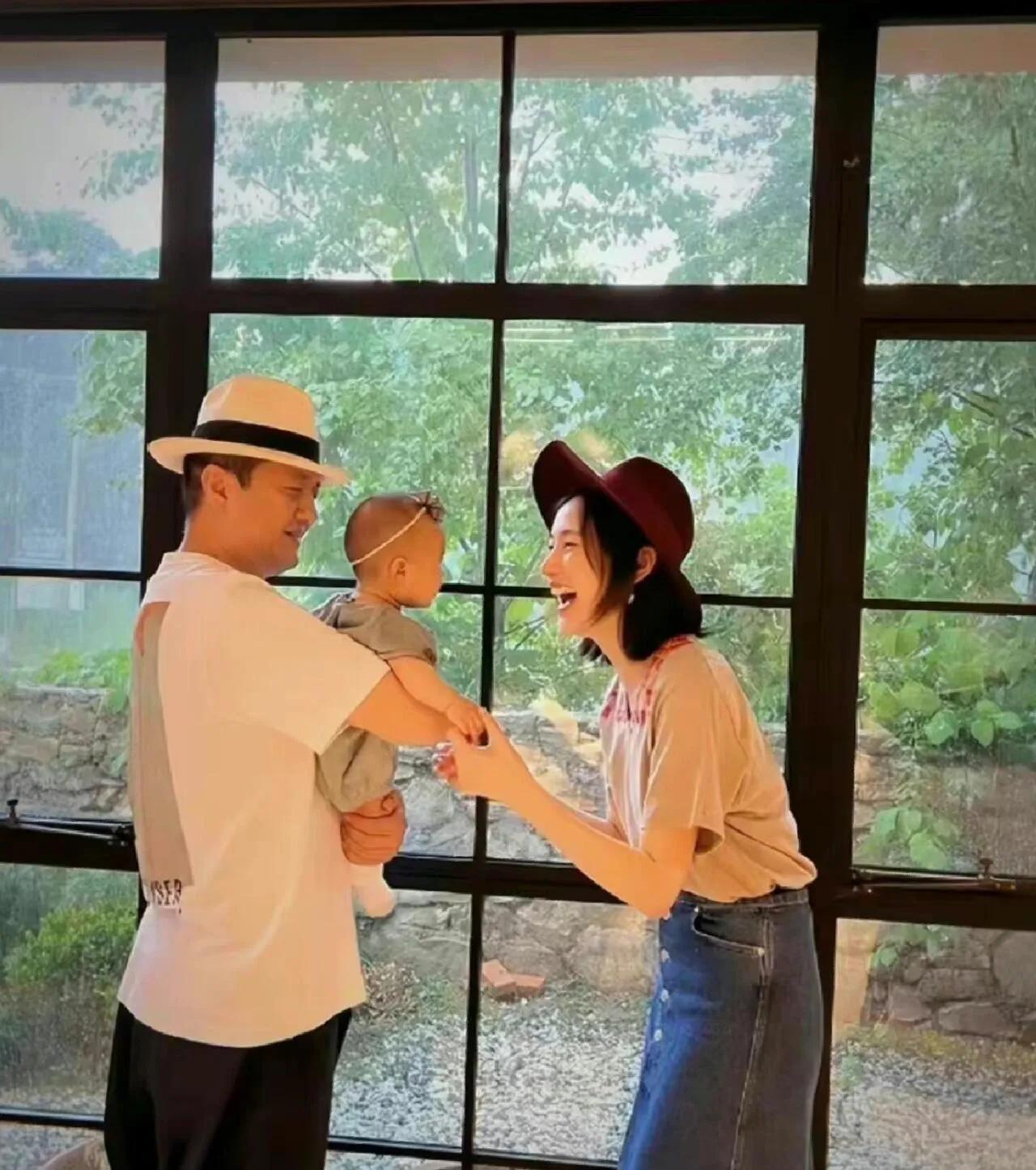 李亚鹏的老婆海哈金喜表示夫妻俩名下没有房产，一直都是租房生活，现在租了个小房子，