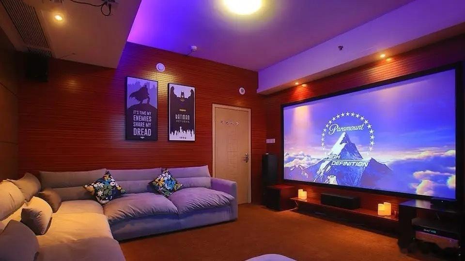 私人影院异性陪侍4人被刑拘 2025年12月21日西安公安雁塔分局通报：西安筑梦