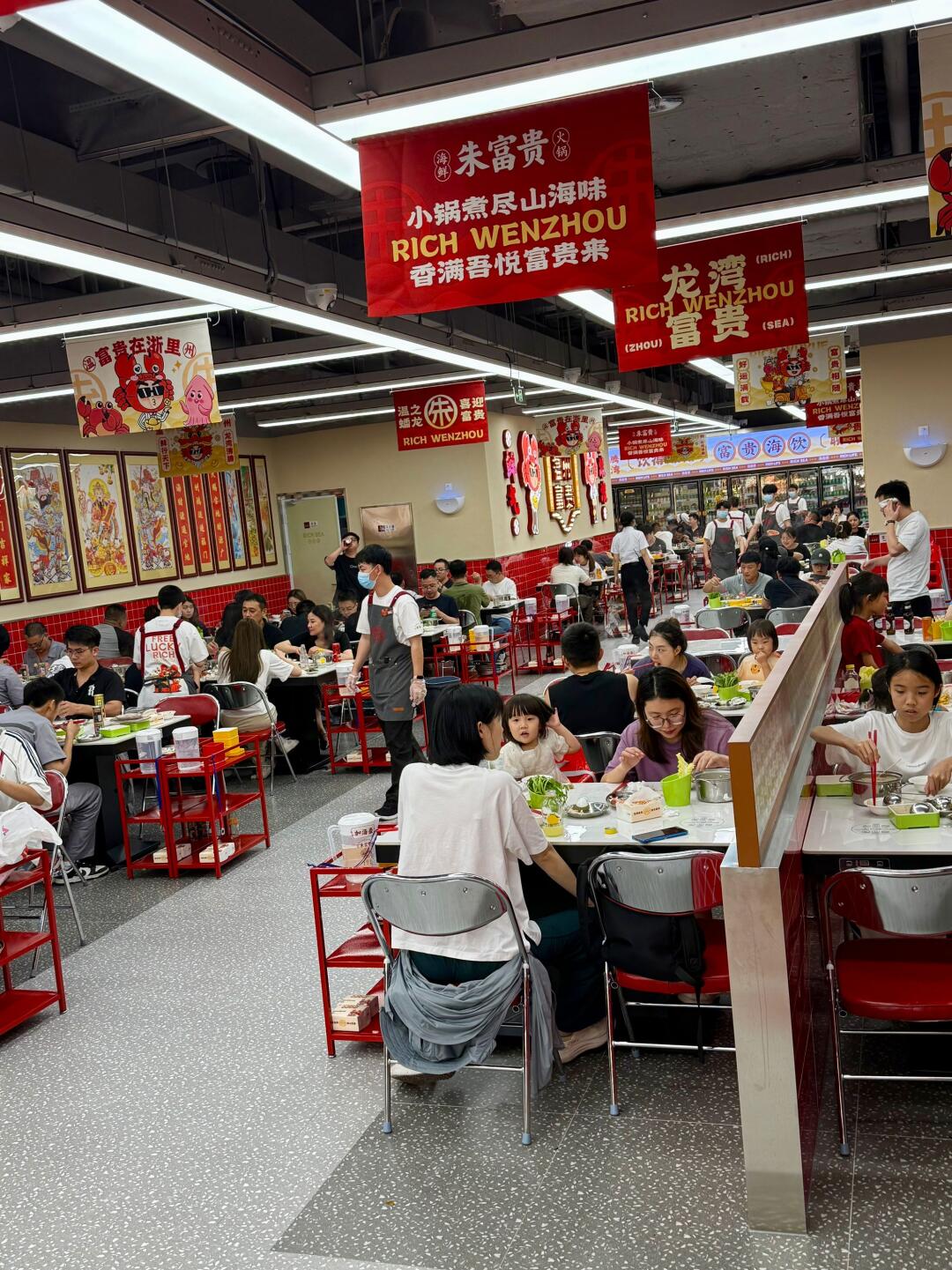 接地气的大排档