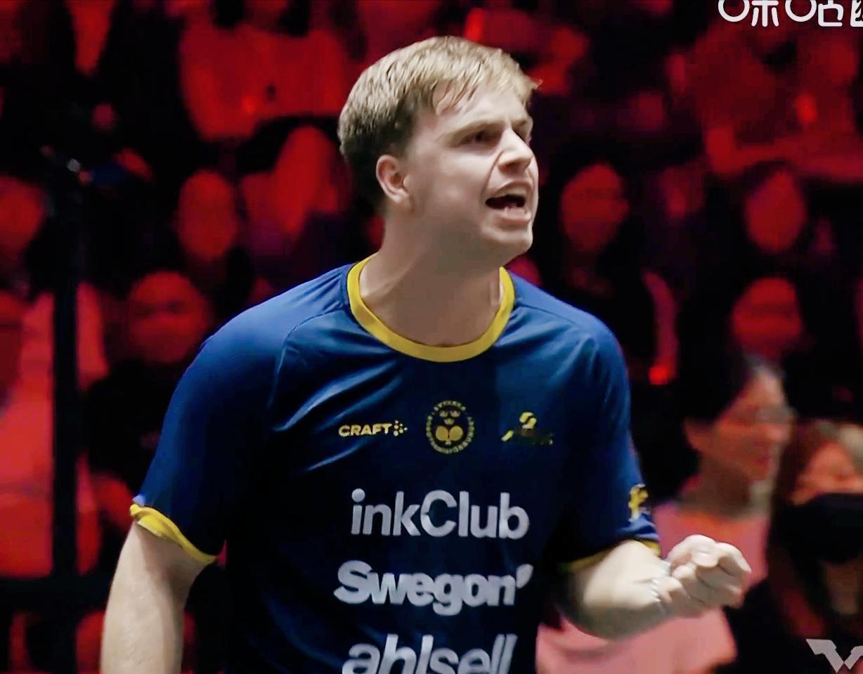 莫雷加德崩溃后，又被判为发球违规，还挑战失败了！
侯英超说:这是雪上加霜呀

