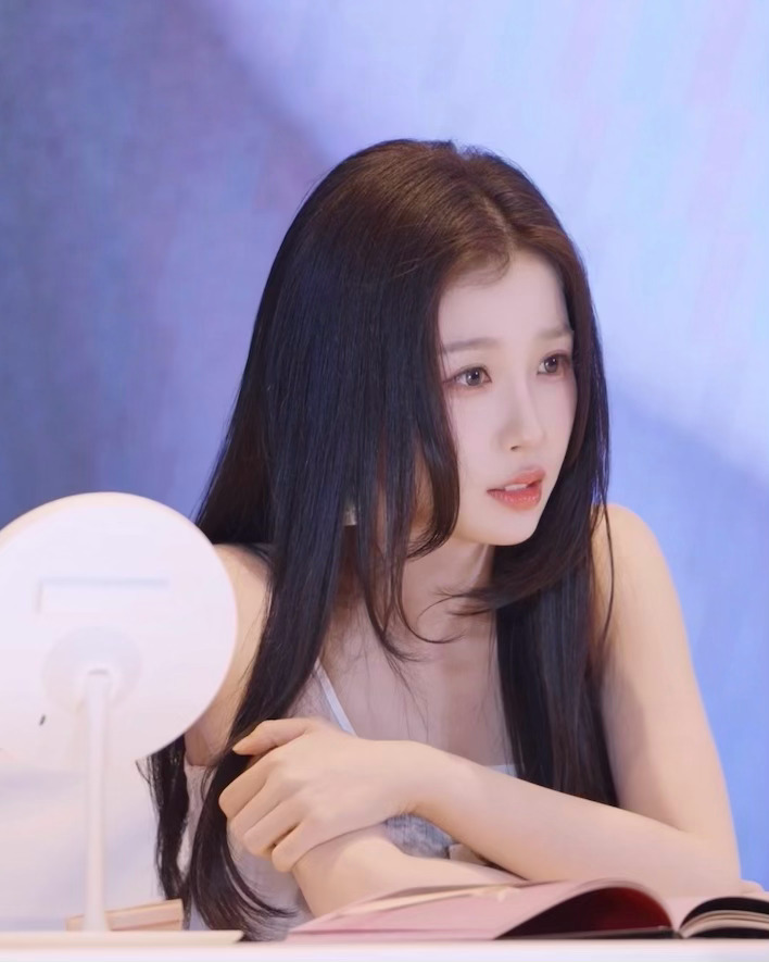 这个舔嘴唇 这个眼神 这个点头 谁不爱 