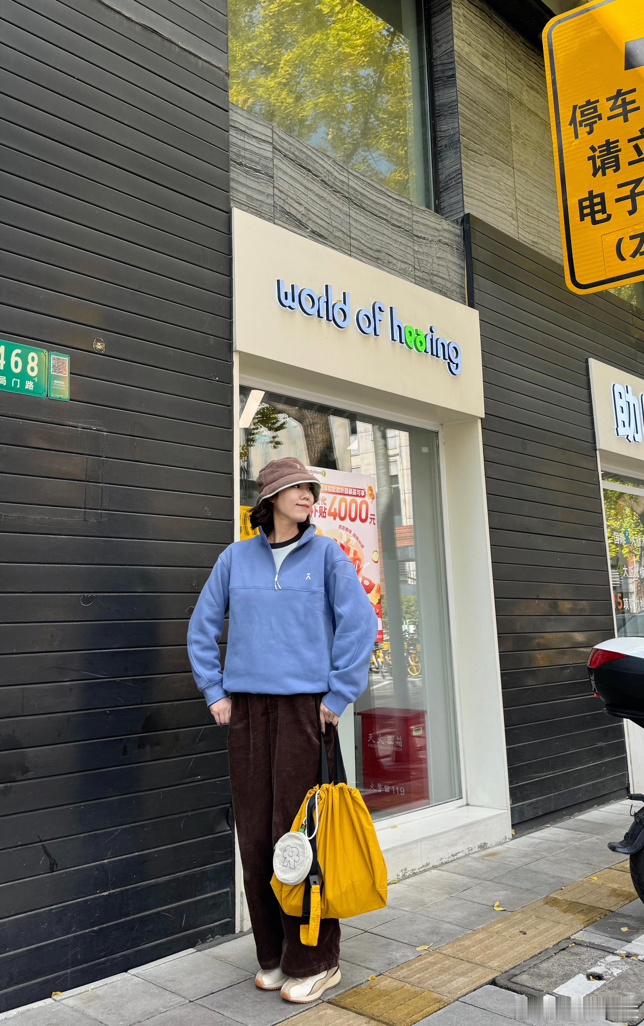 一个鲜艳的包让整个冬天都俏皮温暖起来～这只包可以斜挎/单肩/手提！超级实用[哇]