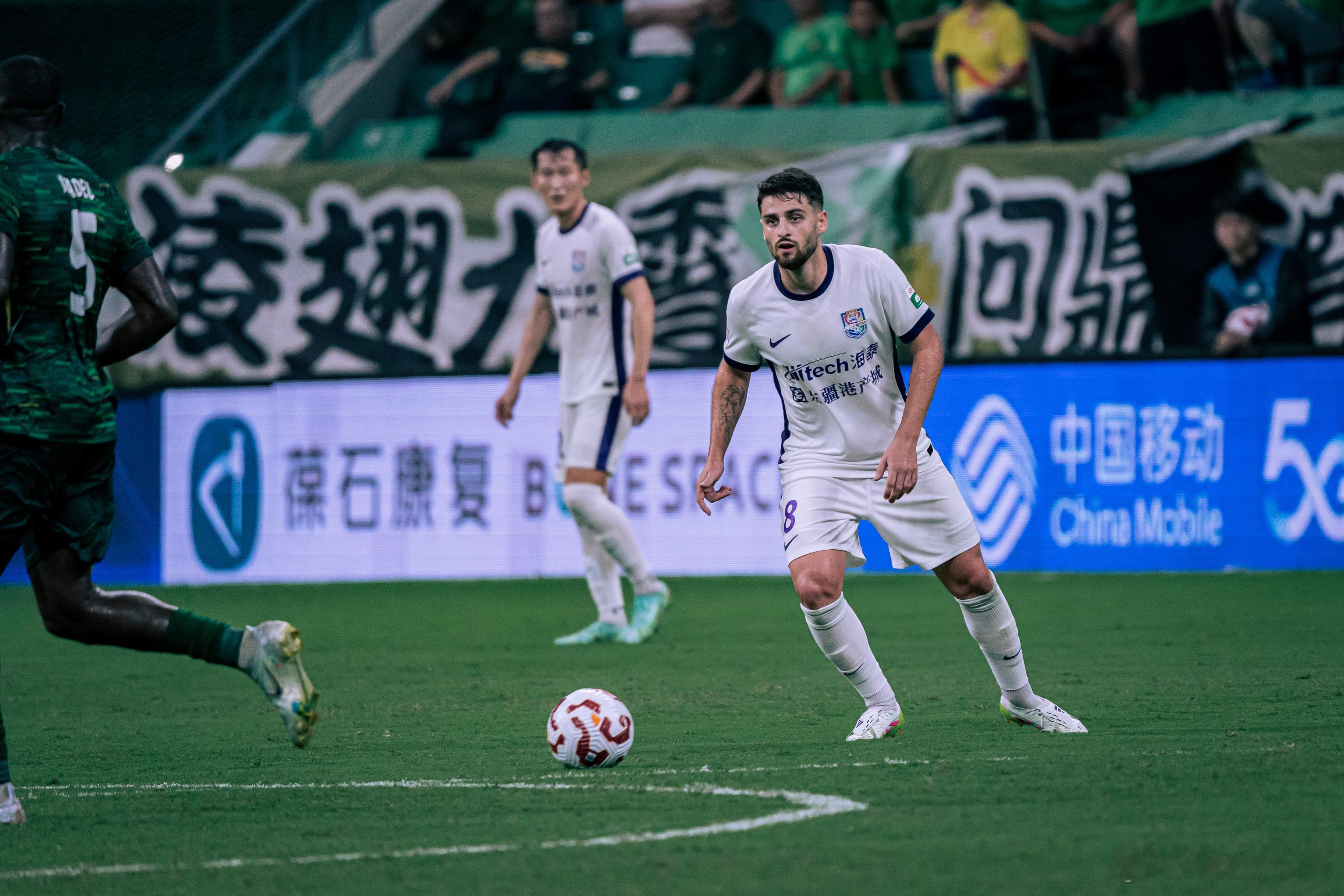 📍生日快乐今天是天津津门虎球员，哈达斯的生日。祝大桥道早日找你代言，祝你生日快