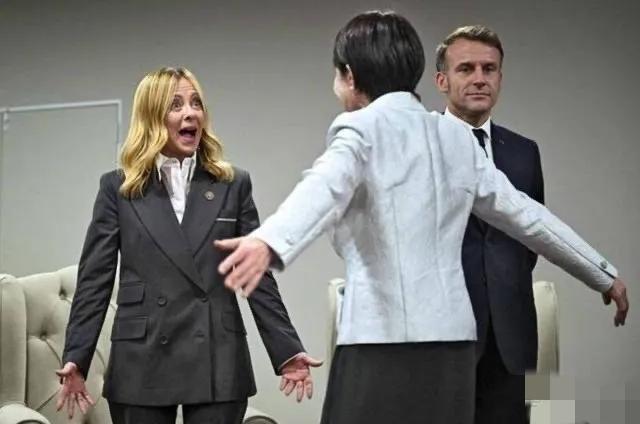 我外长对高市早完的新称呼，直接把窗户纸捅得稀碎！一句“日本现职领导人”，没有多余