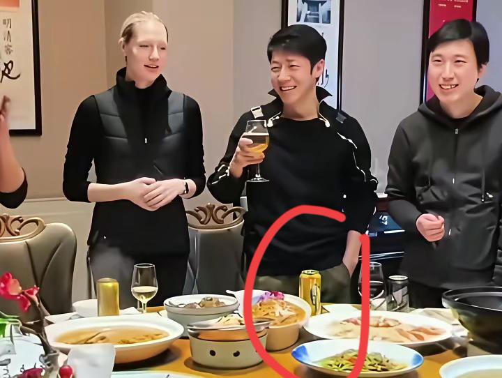 撒贝宁老师喝的是什么牌子的酒