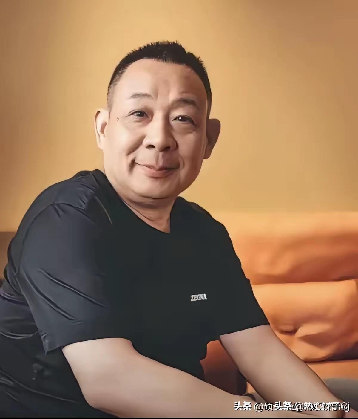 于东来说，我们珠宝员工，我们在许昌，一直以来，没有低于20万的年薪。年薪工资一万