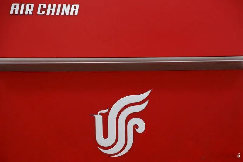 【俄罗斯当局称，一架从伦敦飞往北京的中国国际航空公司客机因发动机故障在西伯利亚降