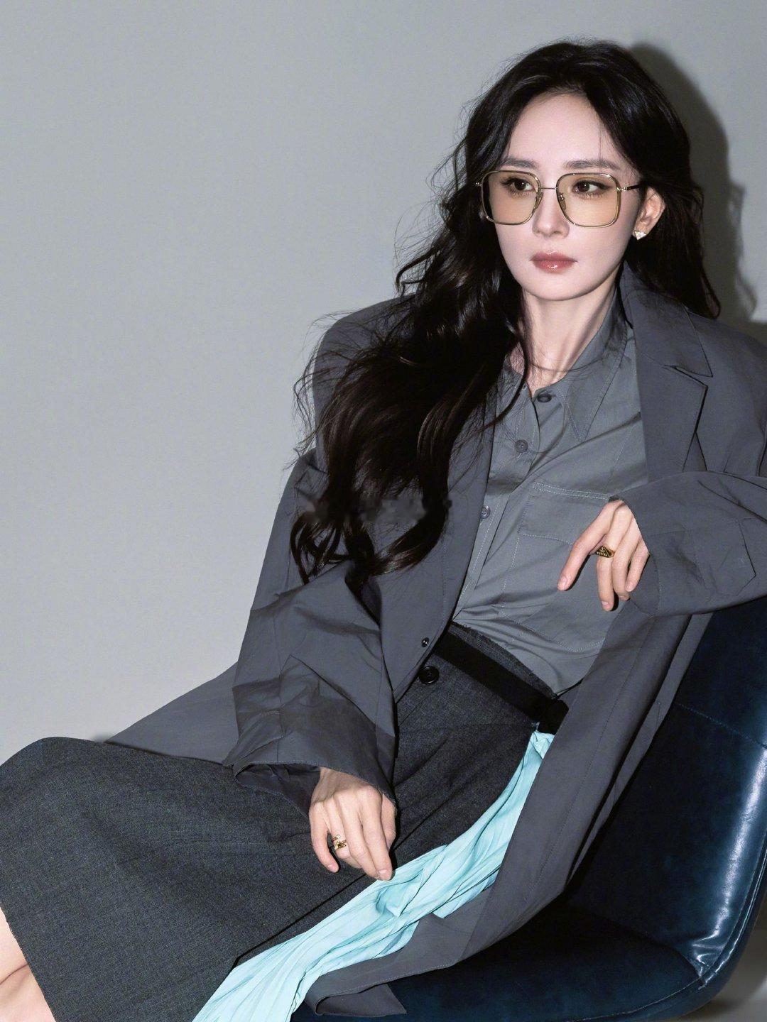 杨幂Prada这气场挡都挡不住 