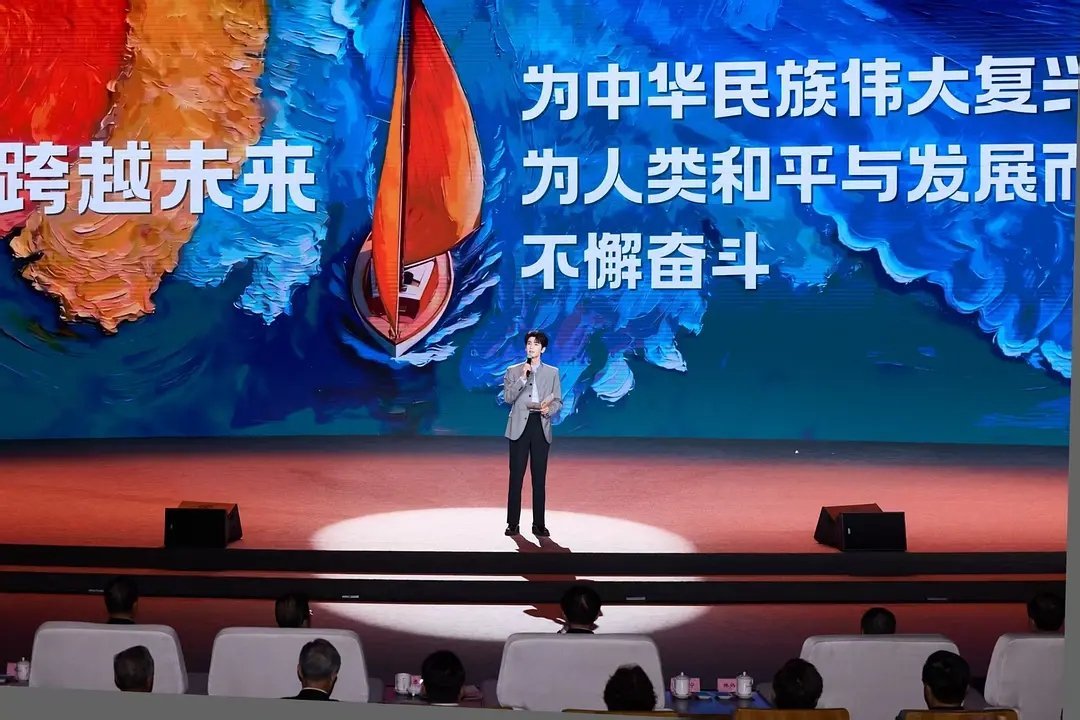 张凌赫拿到一作了太🐮了自己写稿自己演讲，海峡论坛主论坛单人6分钟演讲稿的一作 