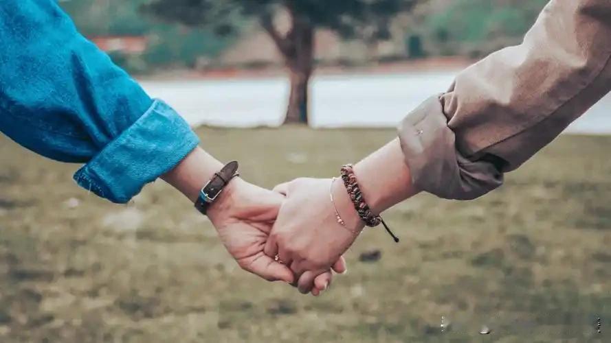 “我真走了？”——一段被忽略的爱，藏在无声的裂痕里

在爱情的世界里，有时候我们