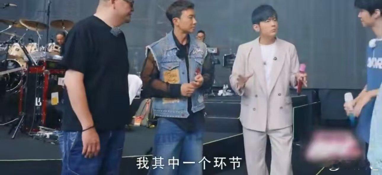 王俊凯[超话] 周杰伦[超话] 王俊凯在周杰伦的琴声中出现周杰伦王俊凯联手给歌迷