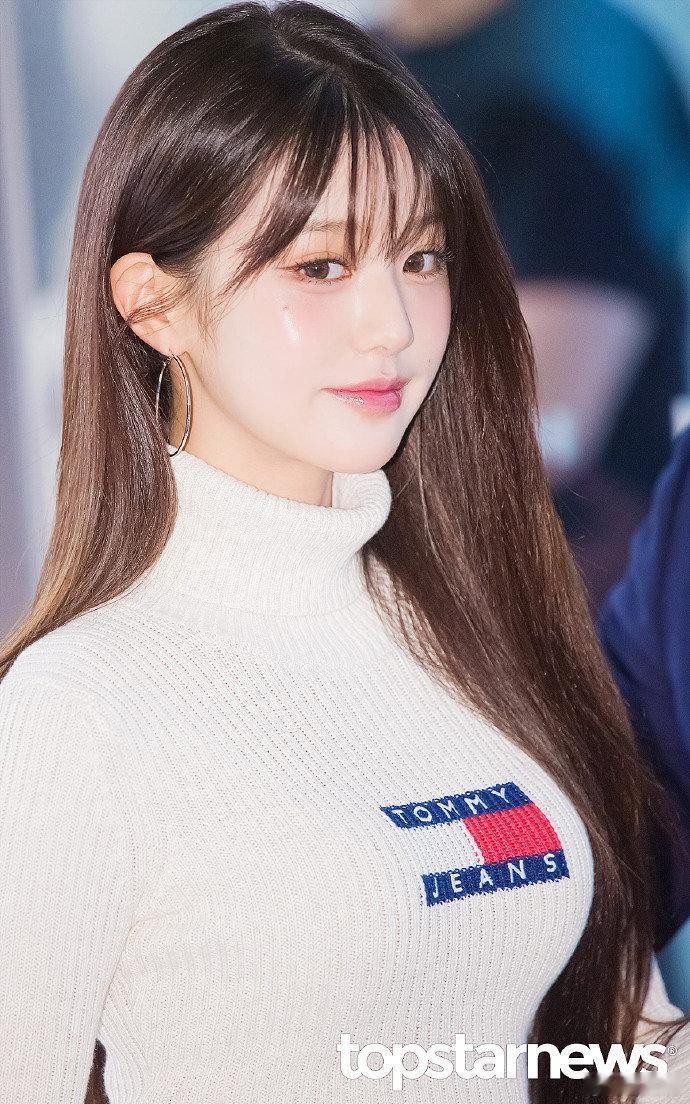 #张元英活动新闻图状态# 张元英活动新闻图状态，妹妹美得很轻松呢~ #张元英最新