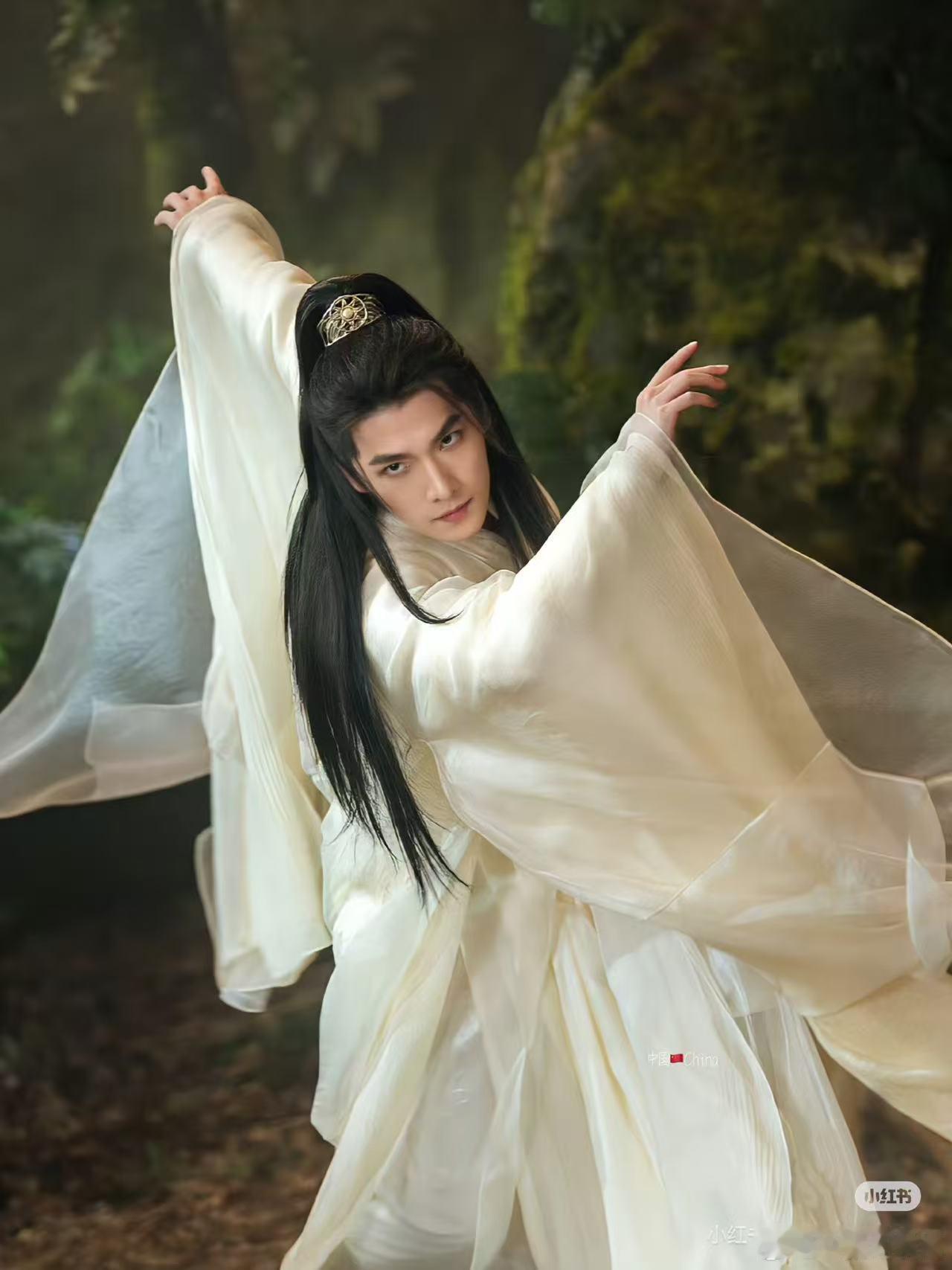 杨洋去年修仙今年考公杨洋的雨霖铃要来了，你们期待吗？看预告质感很好，我非常期待，