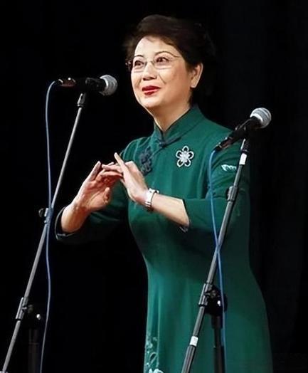 8月28日，著名京剧演员李维康不幸因病去世。

她是国家一级演员，1958年考入