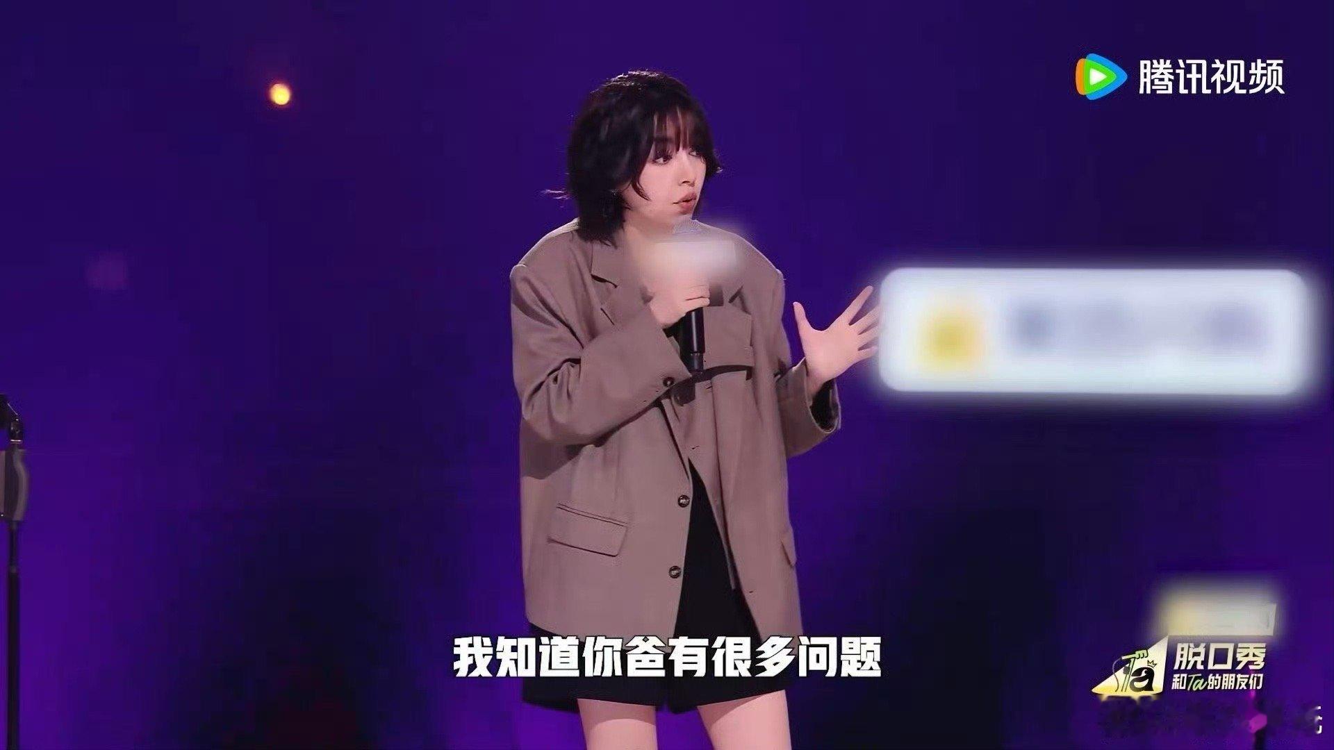小帕真正的岩中花述 小帕的故事像一杯加了糖的苦咖啡：生活是滚烫的岩浆，他是那朵笑
