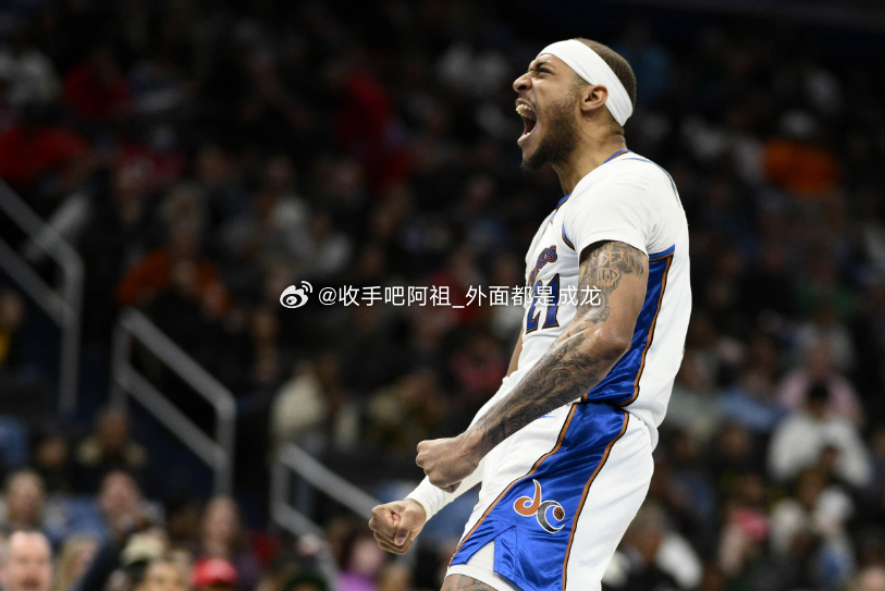 独行侠对阵掘金的比赛进行到第三节，加福德因伤退出了比赛。加福德在一次进攻中受伤，