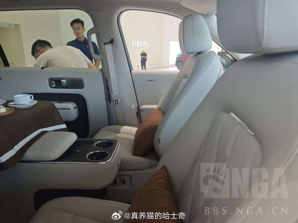 小米澎程实车内饰曝光能看出来小米彭程的思路就是一切以大空间为核心设计网友的实拍图