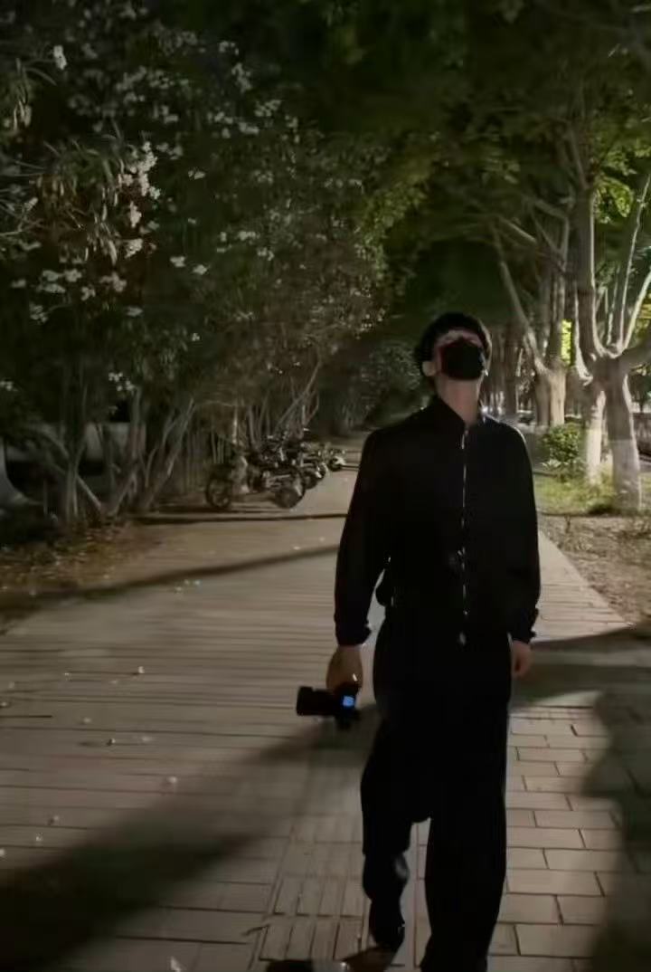 张凌赫偶像剧张凌赫学校时代张凌赫学校时代，张凌赫偶像剧，谁懂一句好久没被叫学长的