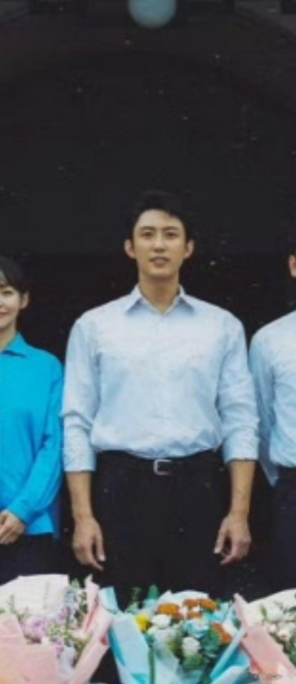 重器官宣杀青 黄景瑜重器黄景瑜陈一众 请各位领导看一眼，这小伙子确实有几分你们当