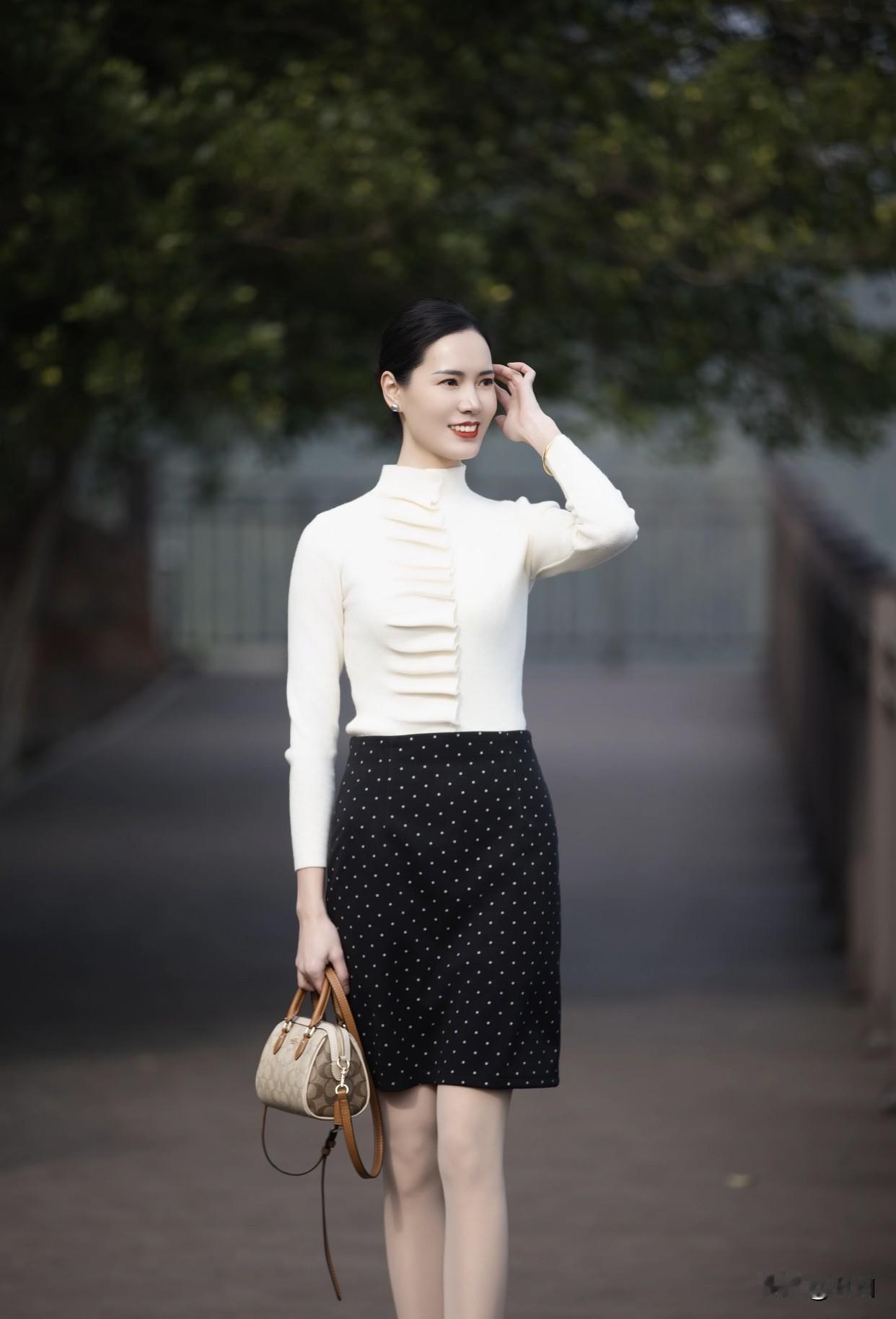 什么样的女生让人一见难忘?有的女生或许不算惊艳，但风格鲜明，不盲目跟风，穿搭和生