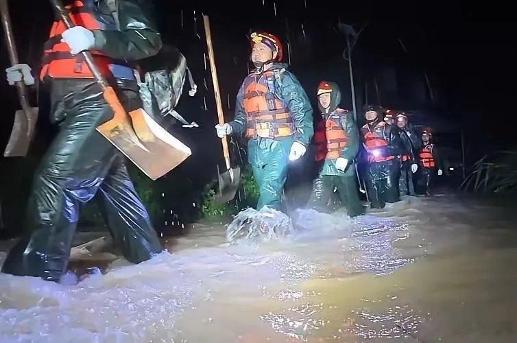 美国人震惊了，原来除了他们熟知的解放军之外中国居然还有一支非常能打的军队很多美国
