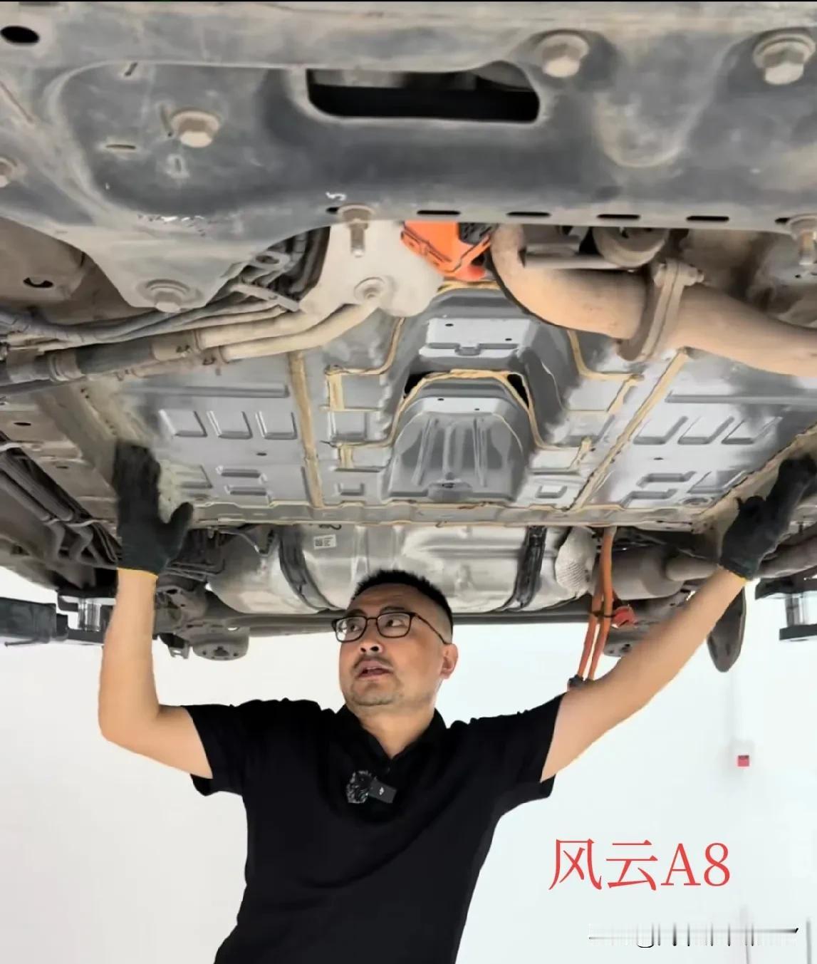 万万没想到，风云A8的底盘改动会如此之大，居然采用了混动专用平台？
这就是前两日