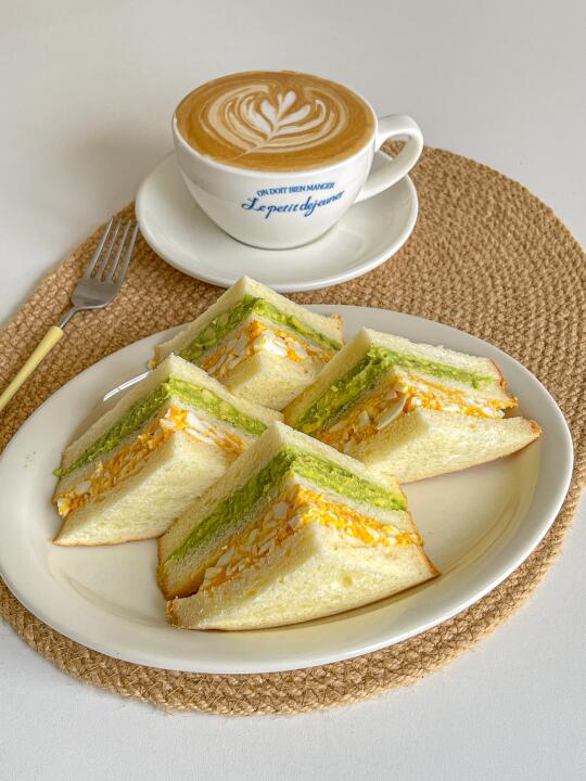 10分钟早午餐🥑牛油果鸡蛋三明治🥪热拿铁☕️