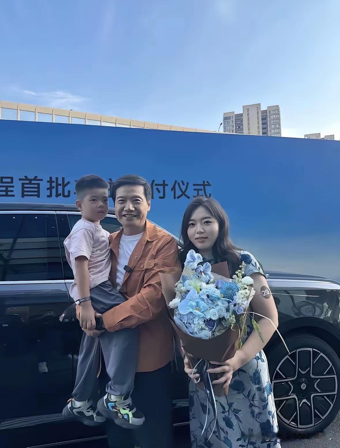 这就是小米新车交车的仪式感：你买一台小米澎程N90，霸道总裁给你一个完整的家。
