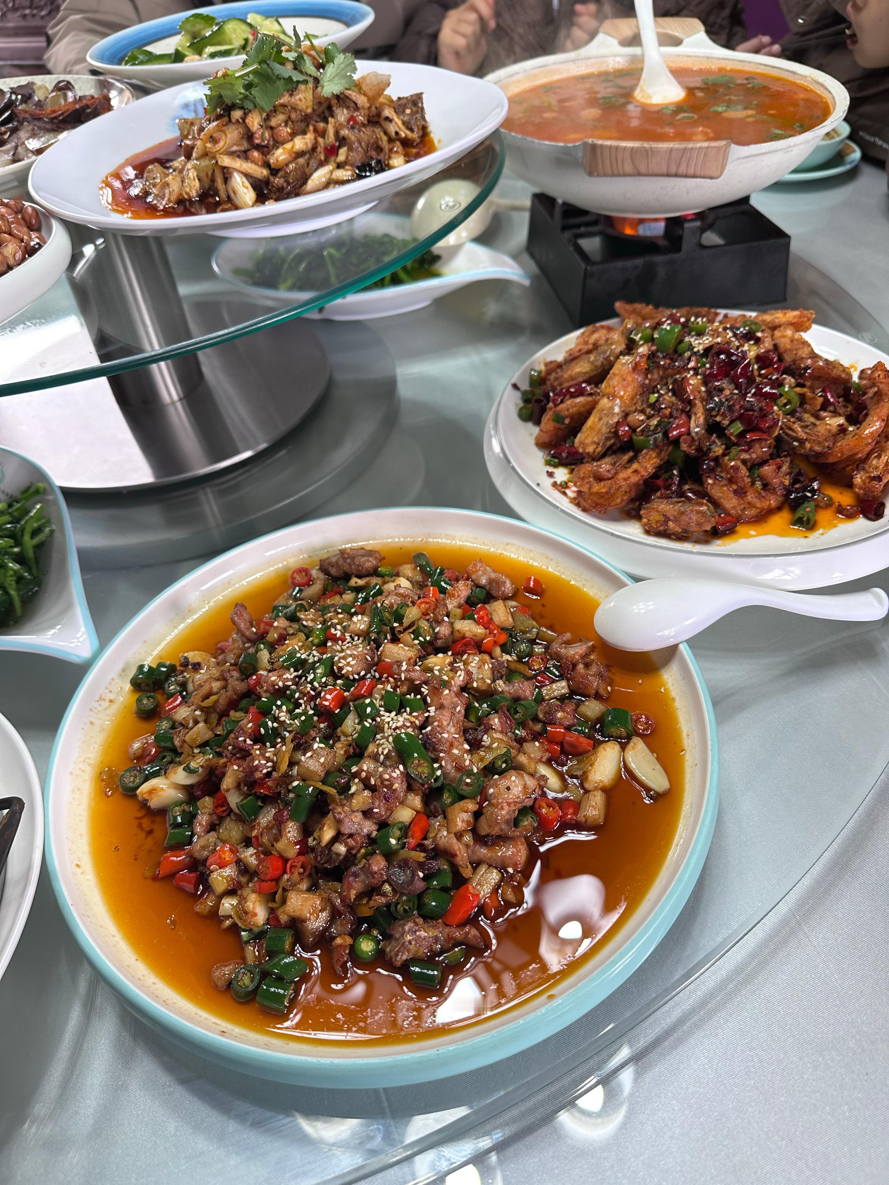 今天找了个老式川菜 ，中午阁楼上吃完饭，下午楼下打麻将喝茶 成都·陈家祠堂老版川