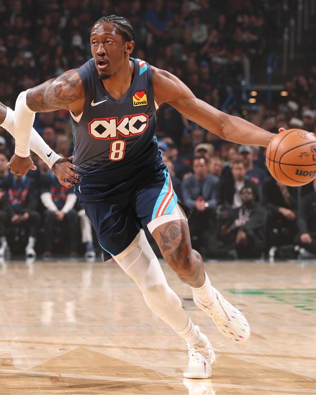 阿迪达斯篮球官方：哈登10的JDUB Thunderbolt PE当地时间周五发