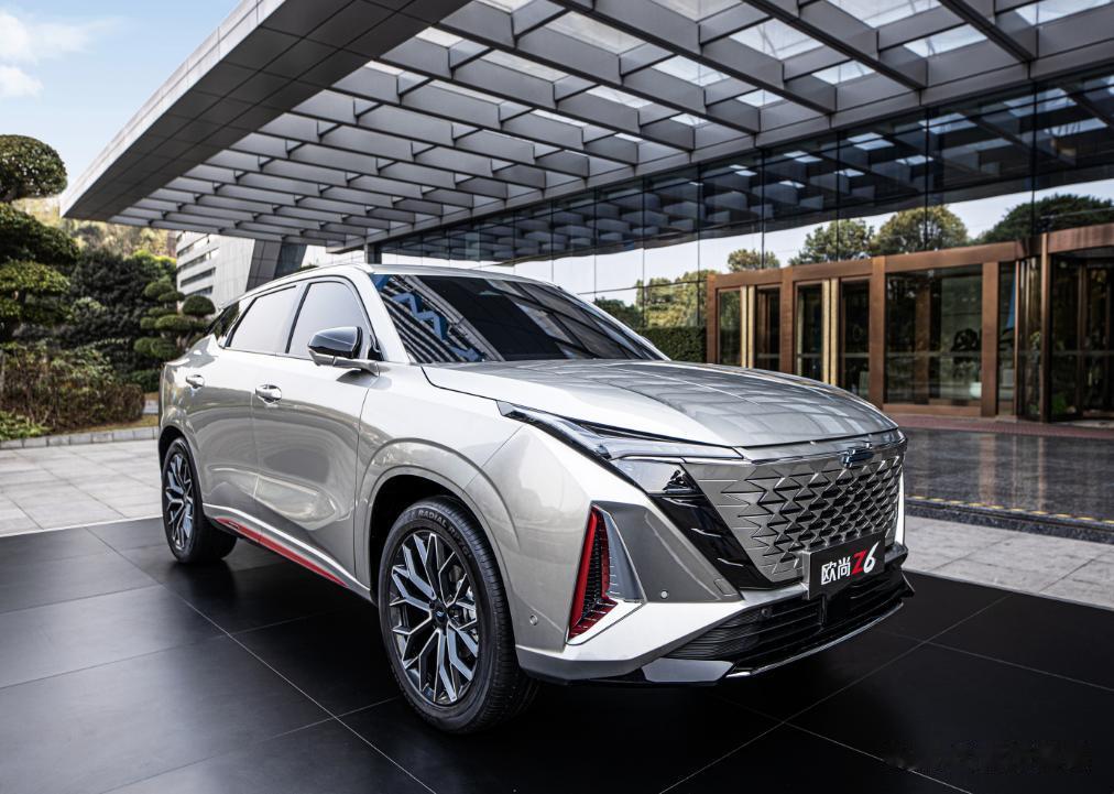 在刚刚过去的九月，欧尚Z6凭借其卓越的性能和先进的技术，拿到了8737辆的成绩，