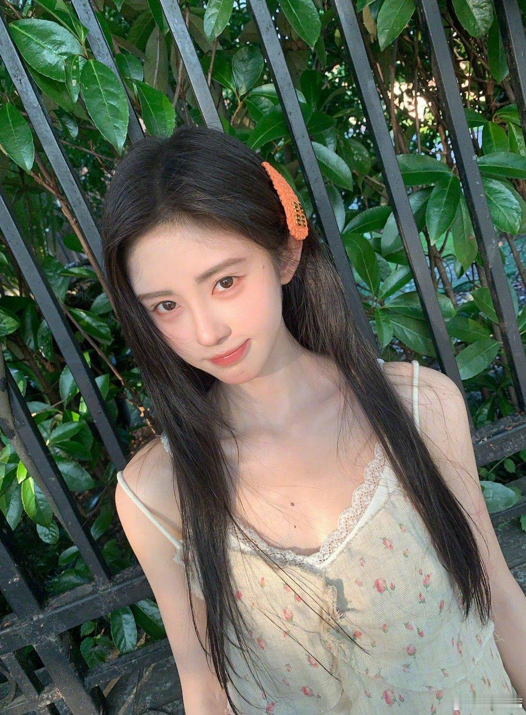 鞠婧祎解约后发了半年的美照果然每天都是开开心心美美丽丽的前半年都没见有这么多的营