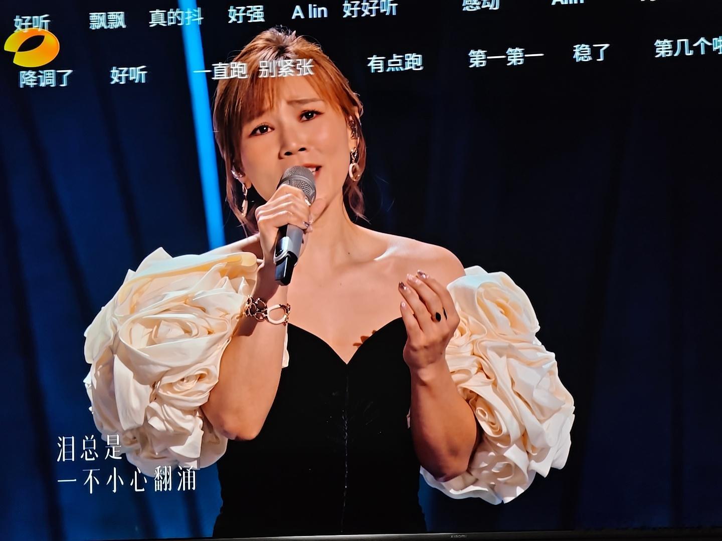 李佳薇选曲比上周好，不过开头还是跑了[允悲] ​​​