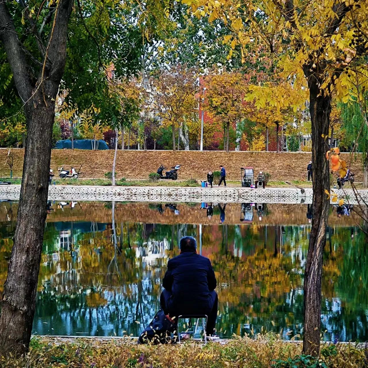 莫纠结，与己相拥
 
未历长夜泣血，怎解人生幽微；
不经凛冬寒彻，难懂春日芳菲。