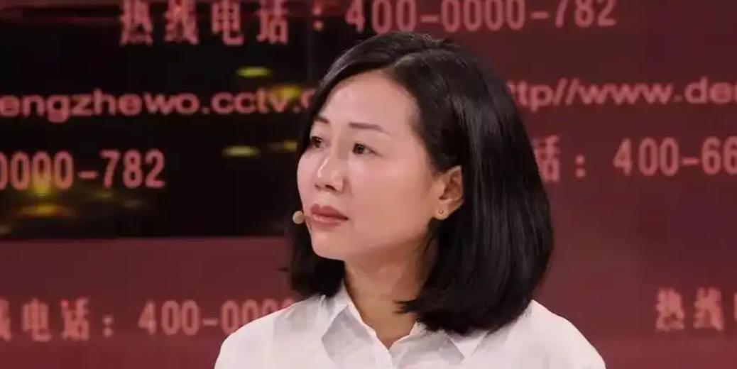 2019年8月，央视《等着我》的录制现场，40岁的湖南女子曾有娣，站在那扇盼了几