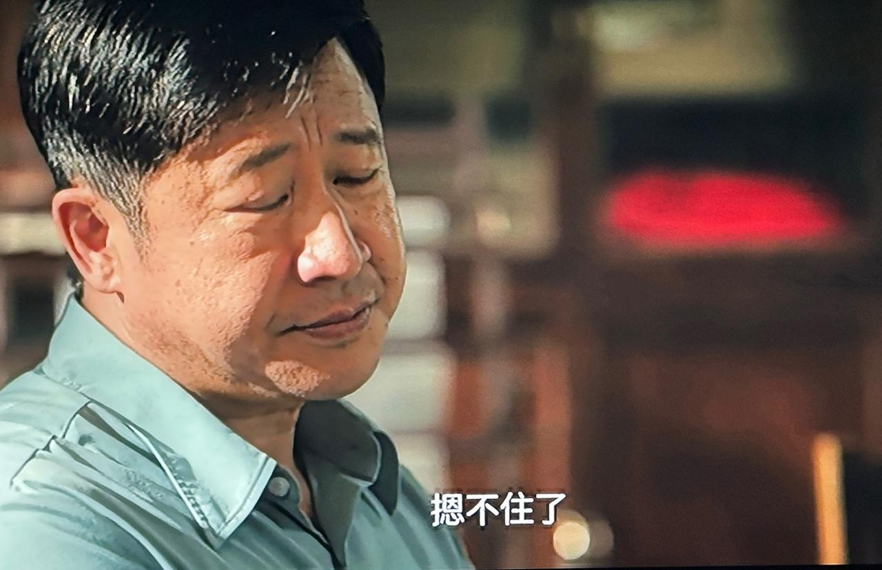 万万没想到！
《主角》第五集，秦海璐饰演的花彩香绝对没有想到，她在照相馆拉着张嘉