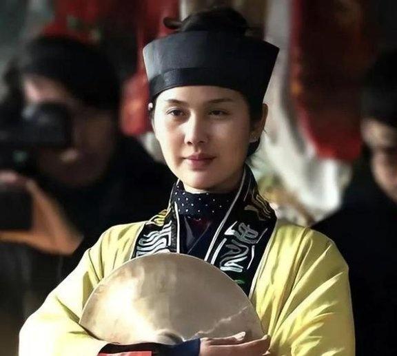 2009年，19岁女生游玩时，1位道姑当众拦住她：“你这辈子无缘婚姻”。谁知，2