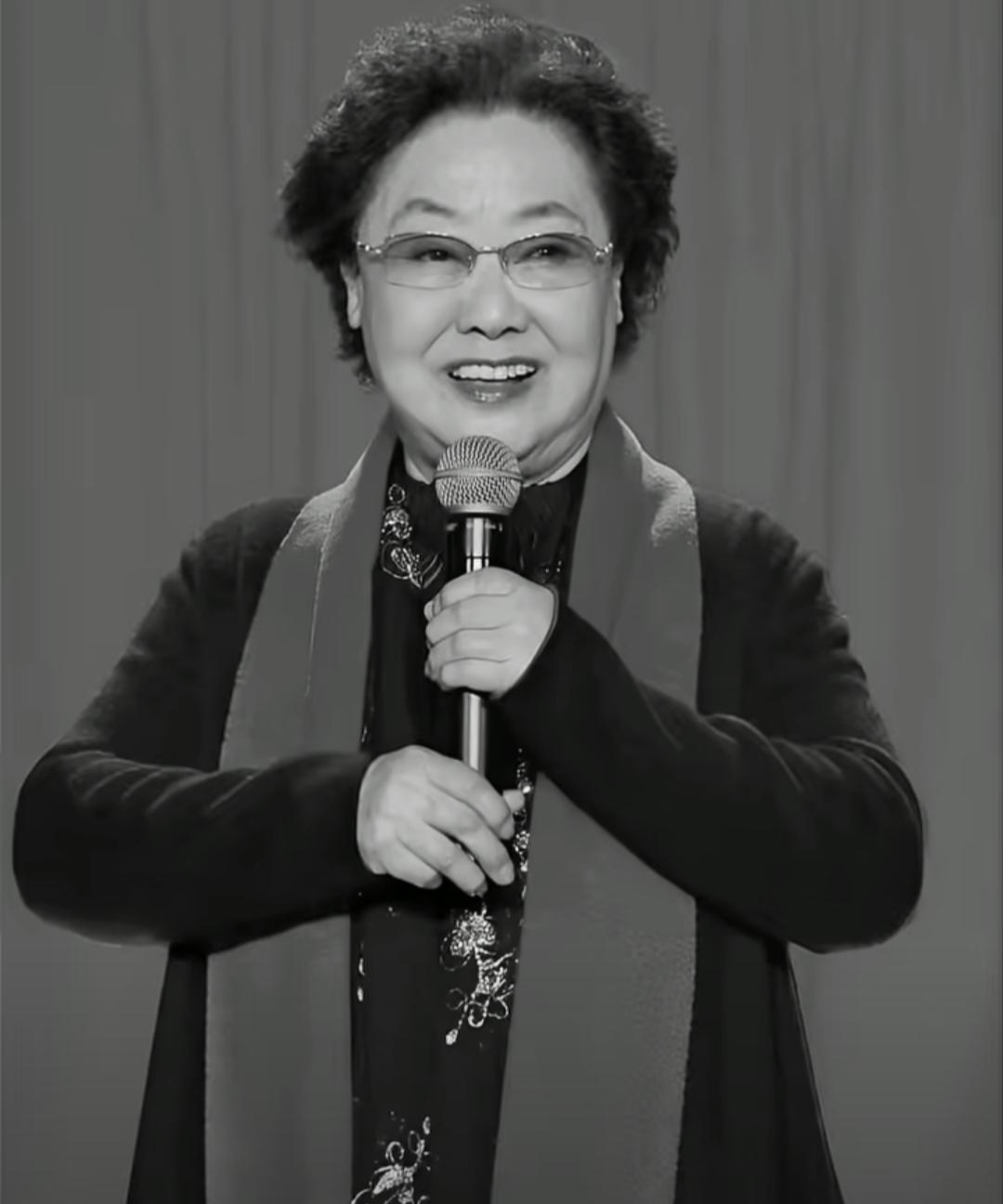 人民艺术家郭兰英因病离世，享年97岁。她用横跨大半个世纪的歌声，留下了十首经典代