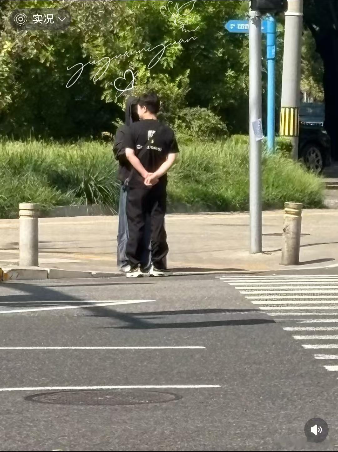 粉丝打卡时代峰峻偶遇丁程鑫粉丝打卡时代峰峻公司偶遇丁程鑫万万没想到！先来一波线下