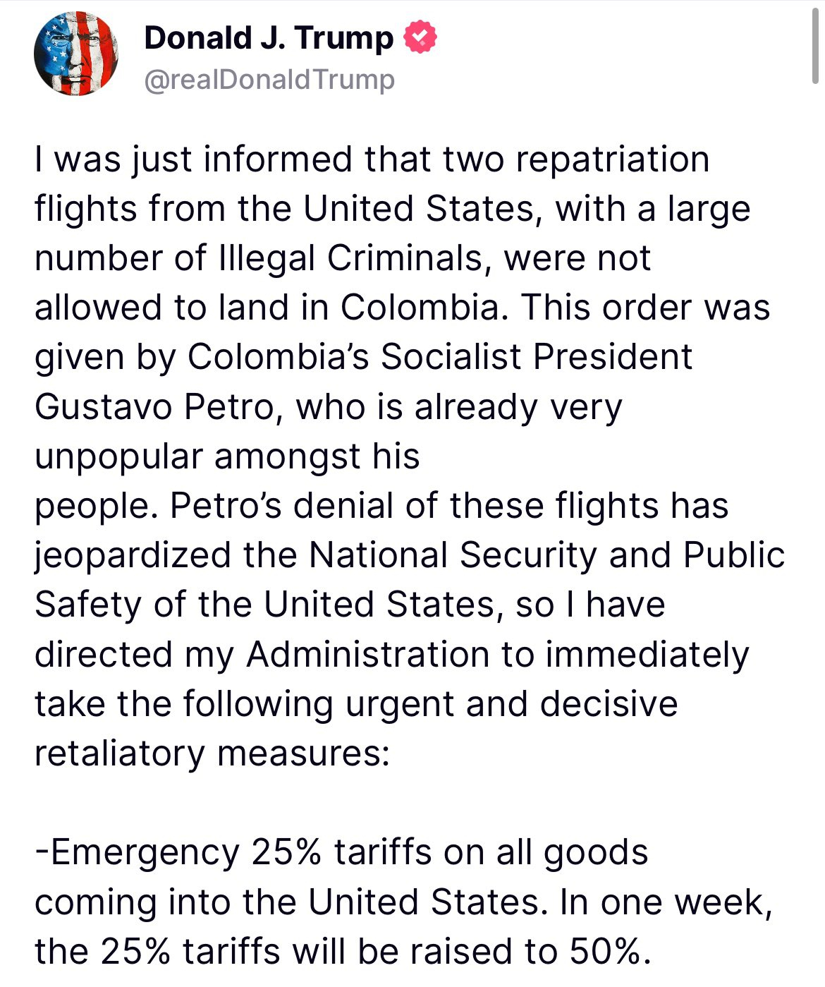 昨天哥伦比亚拒绝了两架遣返非法移民的美国军机降落。特朗普立刻宣布对哥伦比亚采取报