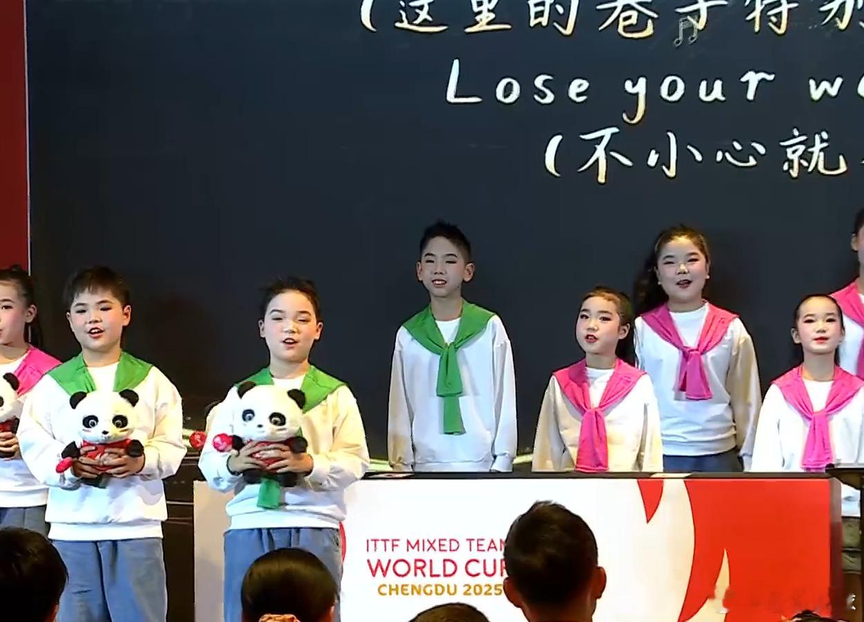 王楚钦孙颖莎出席混团抽签仪式 抽签仪式马上开始规则再说一遍16个球队循环赛进入前