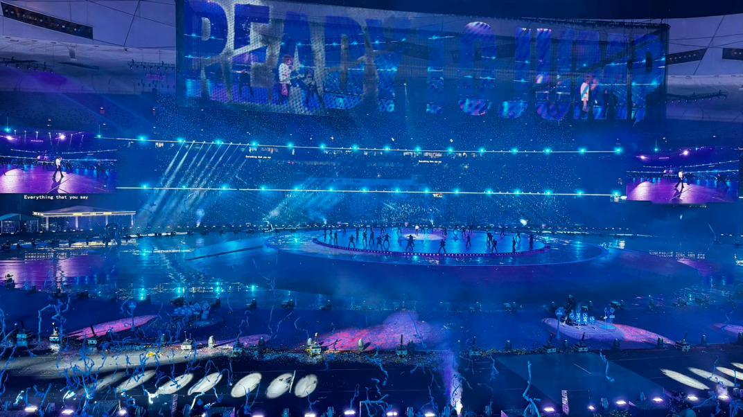 张杰遇到了最懂他的灯光张杰演唱会 看张杰鸟巢演唱会真的被惊艳到了，唱《轻舟》那段