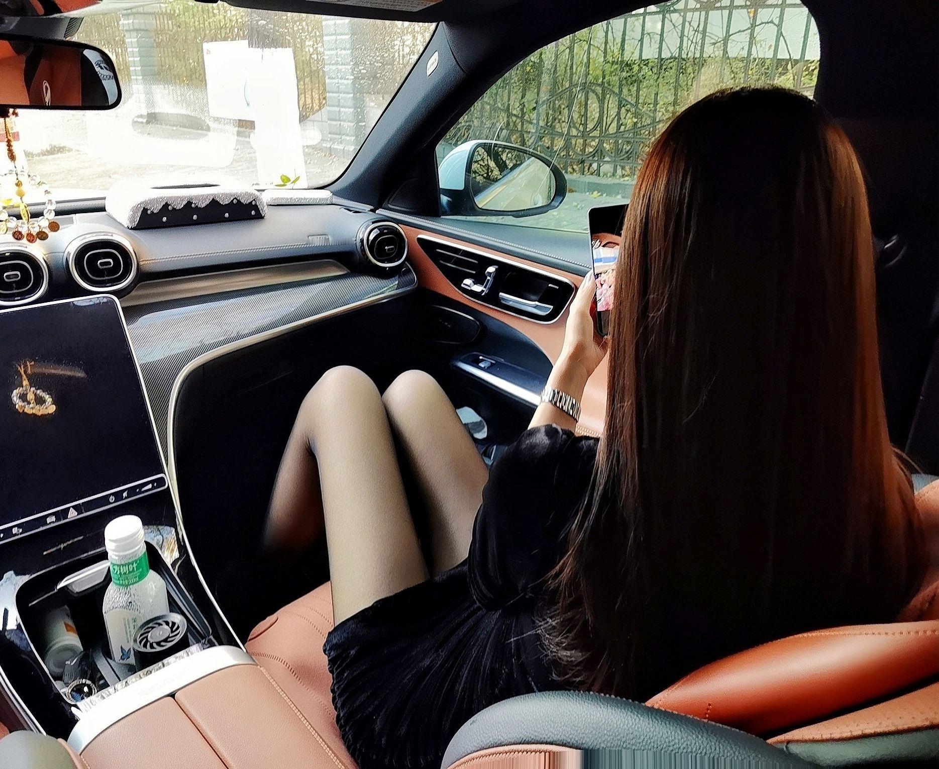 小奔驰还是很受欢迎的 