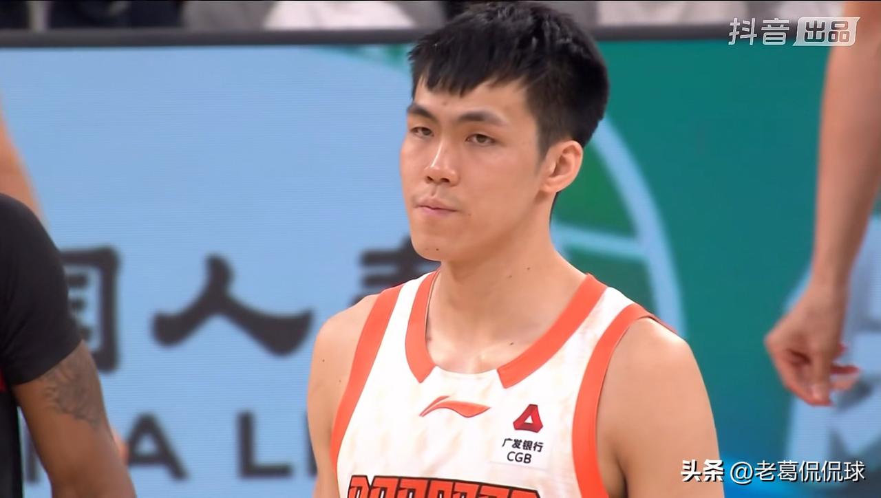 江苏肯帝亚当家后卫庞峥麟真是毫无存在感！在今天江苏肯帝亚客场挑战深圳马可波罗的比