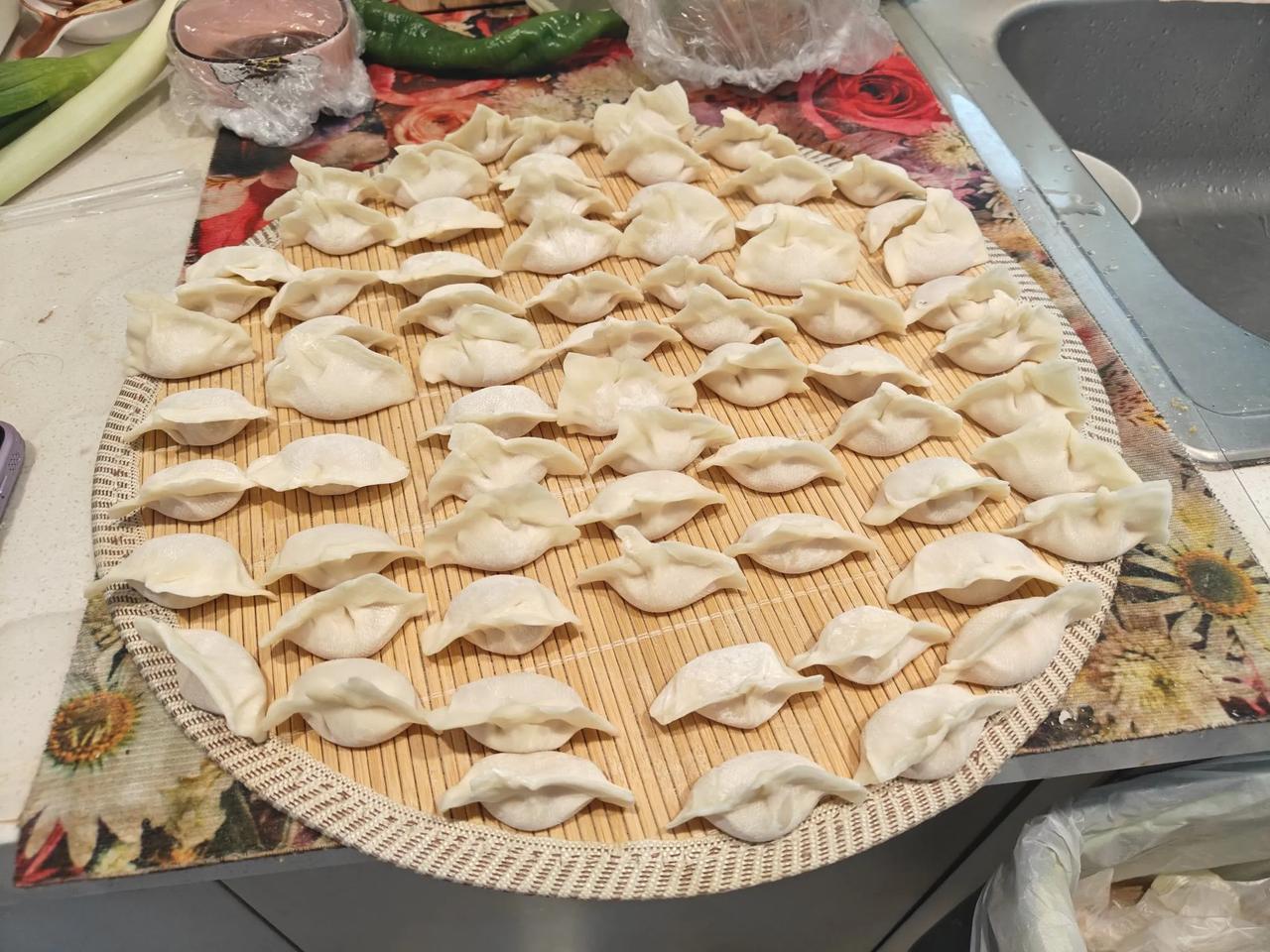 克非老战士今天过66岁生日正日子，其实“生年”不祥。
昨天晚上，西双版纳景洪亲人