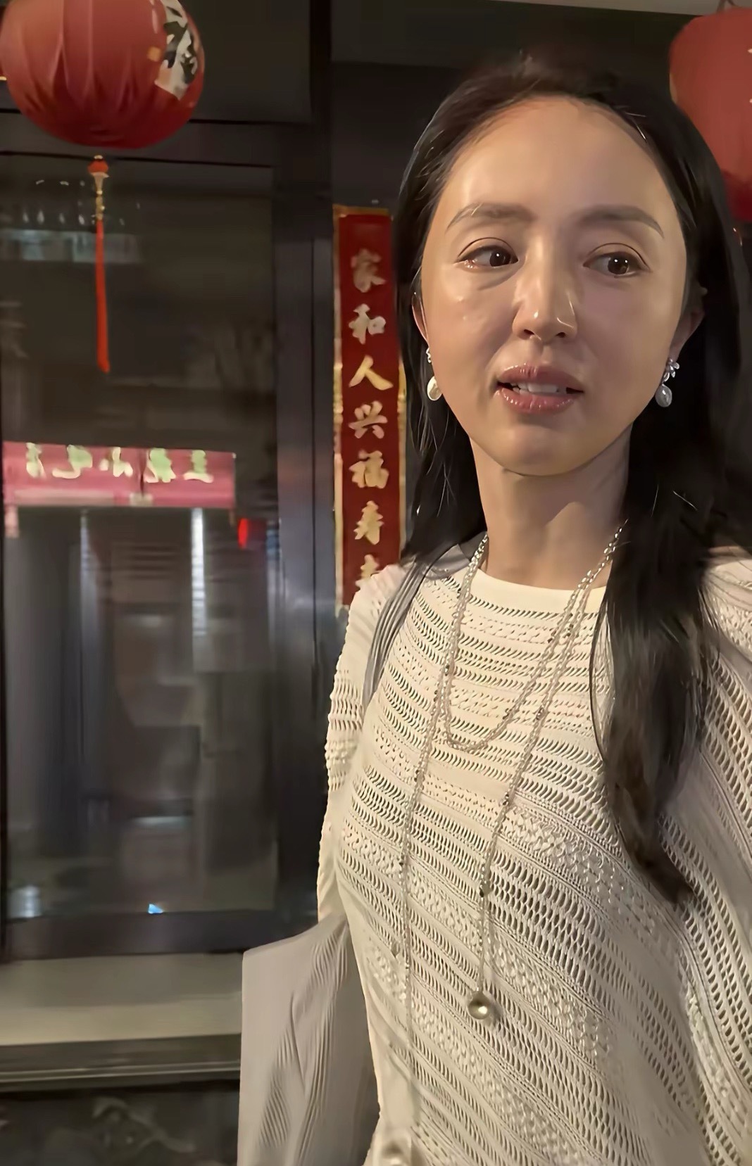 董璇一看就没有做医美，接受自然的老去 