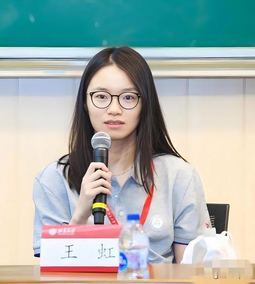 如果王虹结婚了，大概率不会有现在的成就。一旦结了婚，作为女生，一定会被消耗精力和