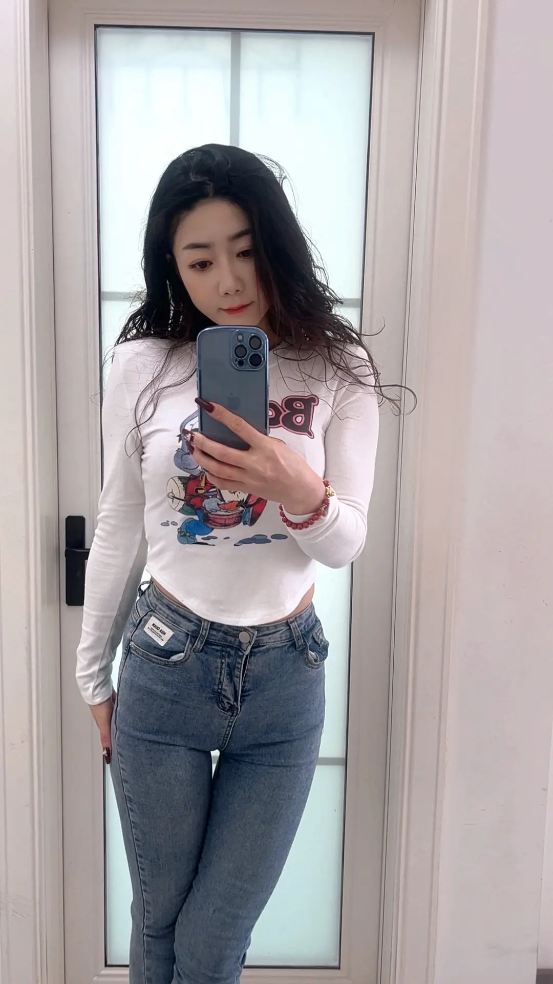 如今的世界哪有永恒的爱情，友情也好，爱情也罢，都是一时的。联系少了也就...