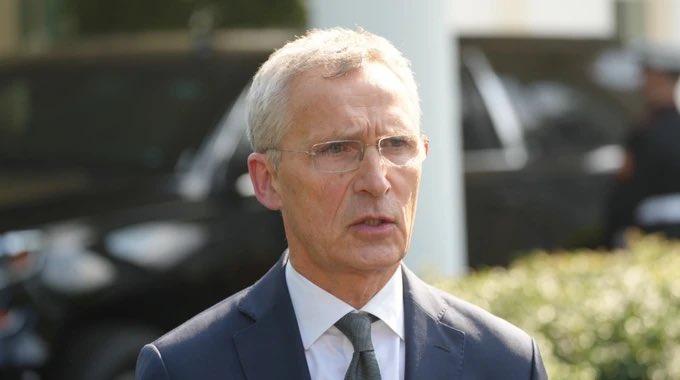 斯托尔滕贝格承认对乌克兰的援助"量少且迟到"。
他表示，自俄罗斯全面入侵以来，盟